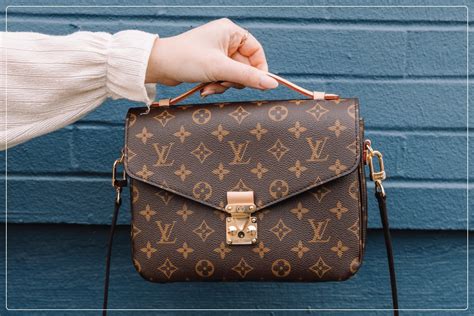 louis vuitton real vs fake clasp|louis vuitton purse counterfeit.